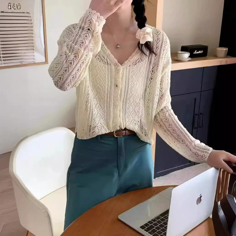 

Female Sun-proof Cardigan Women Hollow Out Lazy Crop Sweet Outwear Ulzzang Students All-match Gentle V-neck Loose Blouses Q70