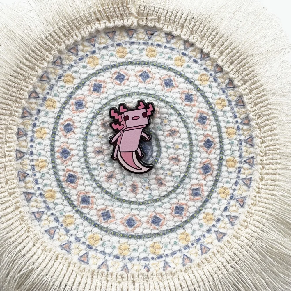 لعبة الوردي Axolotl بكسل السمندر المينا دبوس مسدس الأسماك بروش كتلة العالم البرمائية قزم شارة البحرية شيطان الملحقات