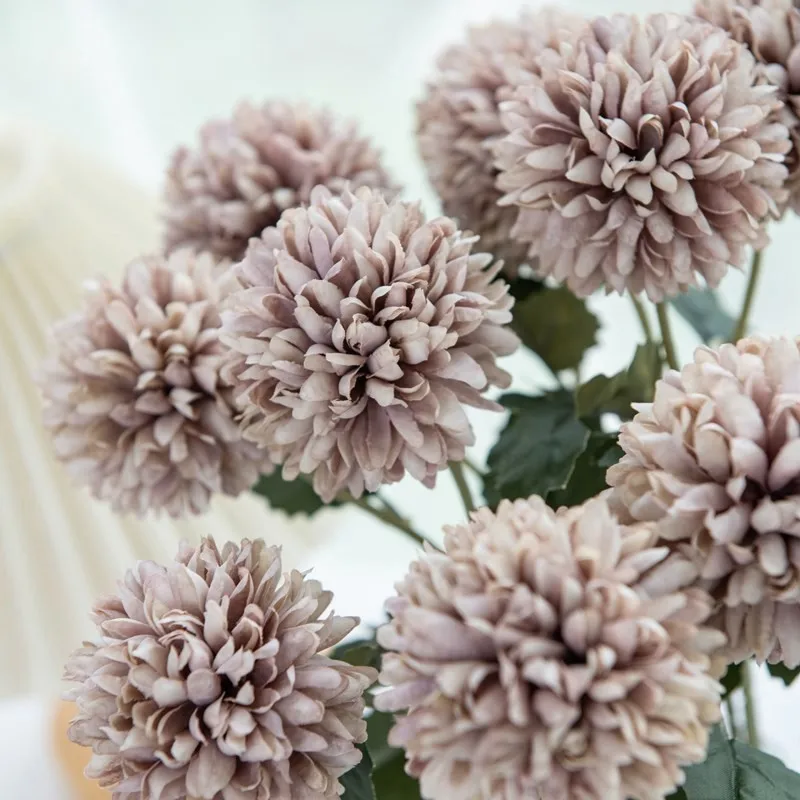 10/15 Stück Künstliche Blumen Seidenkugel Chrysantheme Hochzeits-Brautstrauß Heimtisch Fensterbank Festival-Deko DIY-Geschenk Bühnenrequisiten – Detail 9