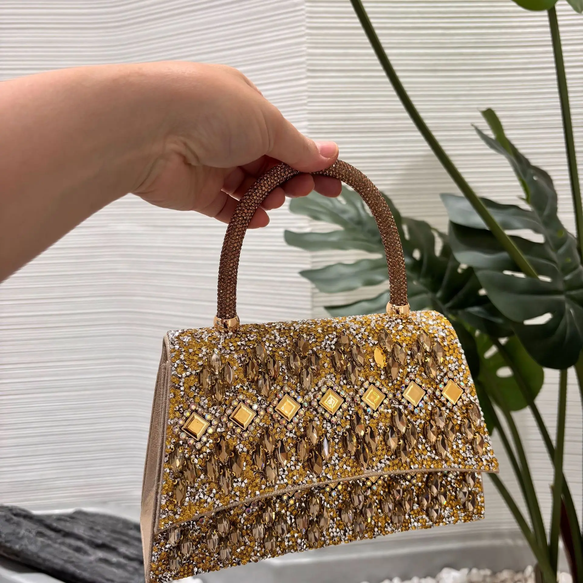 New full diamond light luxury portable dinner bag shining rhinestone exquisite design wedding versatile eye-catching handbag