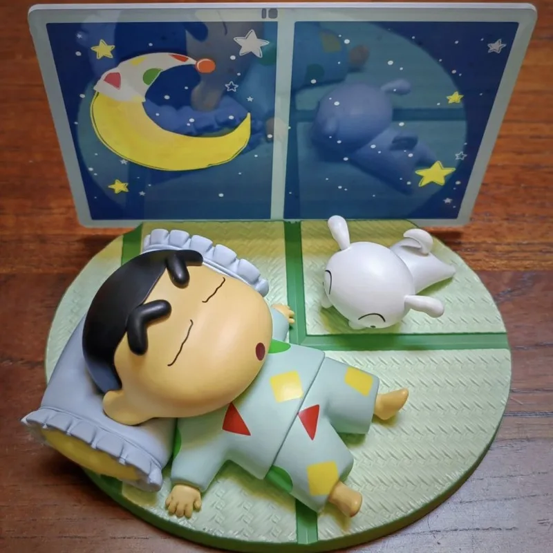 

Новинка 2025, мультяшный карандаш Шин Чан, украшение для сна, каваи, аксессуары для студенческого стола, детские креативные подарки на день рождения