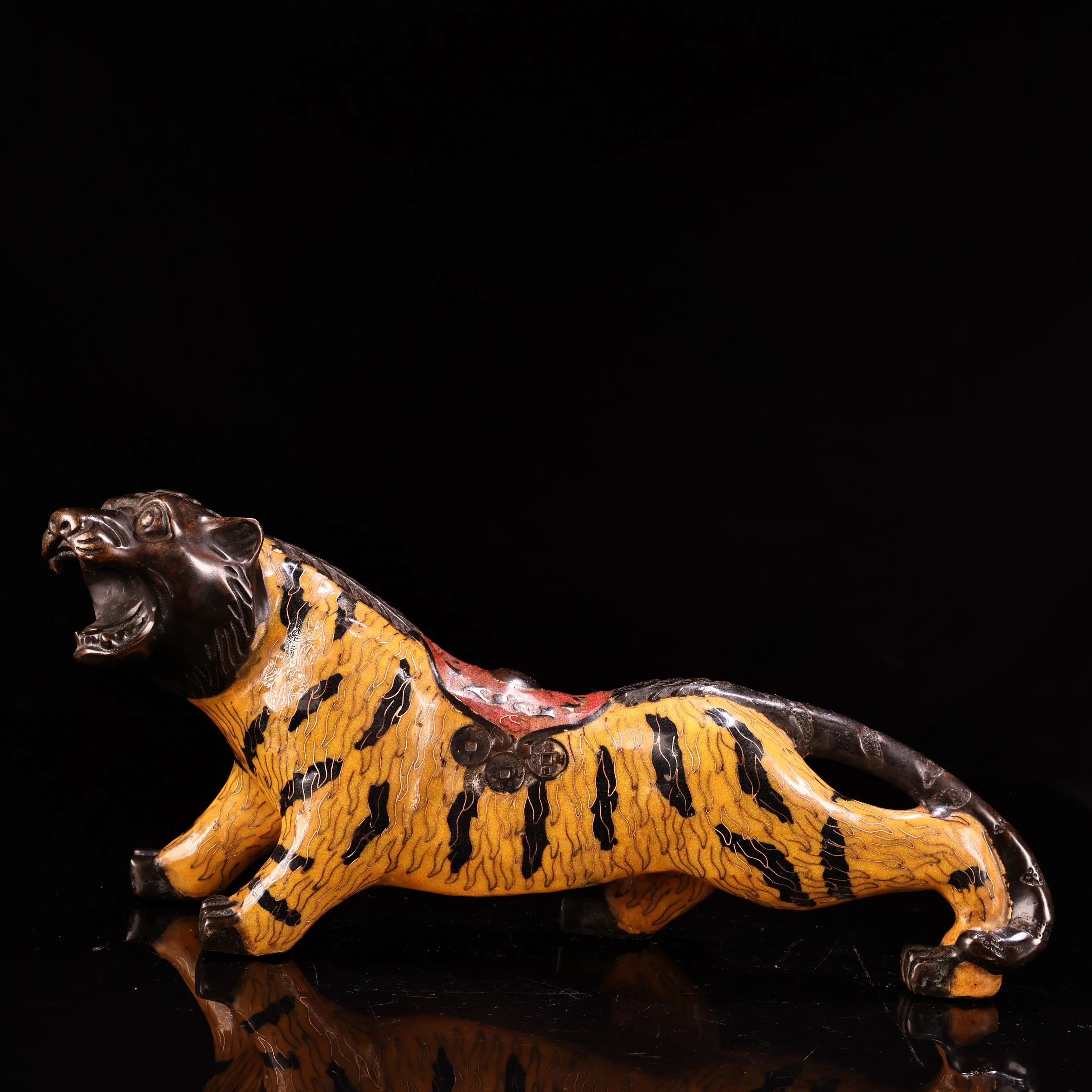 12 "Xizang Folk vieux Bronze cloisonné émail motif floral statue de tigre roi tigre Amass richesse ornements maison de ville