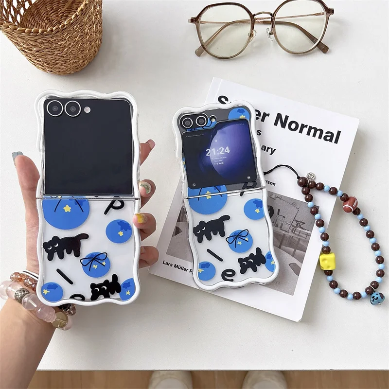 เคสโทรศัพท์ลายแมวน่ารักสไตล์เกาหลี พร้อมโบว์และลายคลื่น สำหรับ Samsung Galaxy Z Flip 6 7 5 4 3 ZFlip5 zflip6 พร้อมสายคล้องมือ ลายการ์ตูน