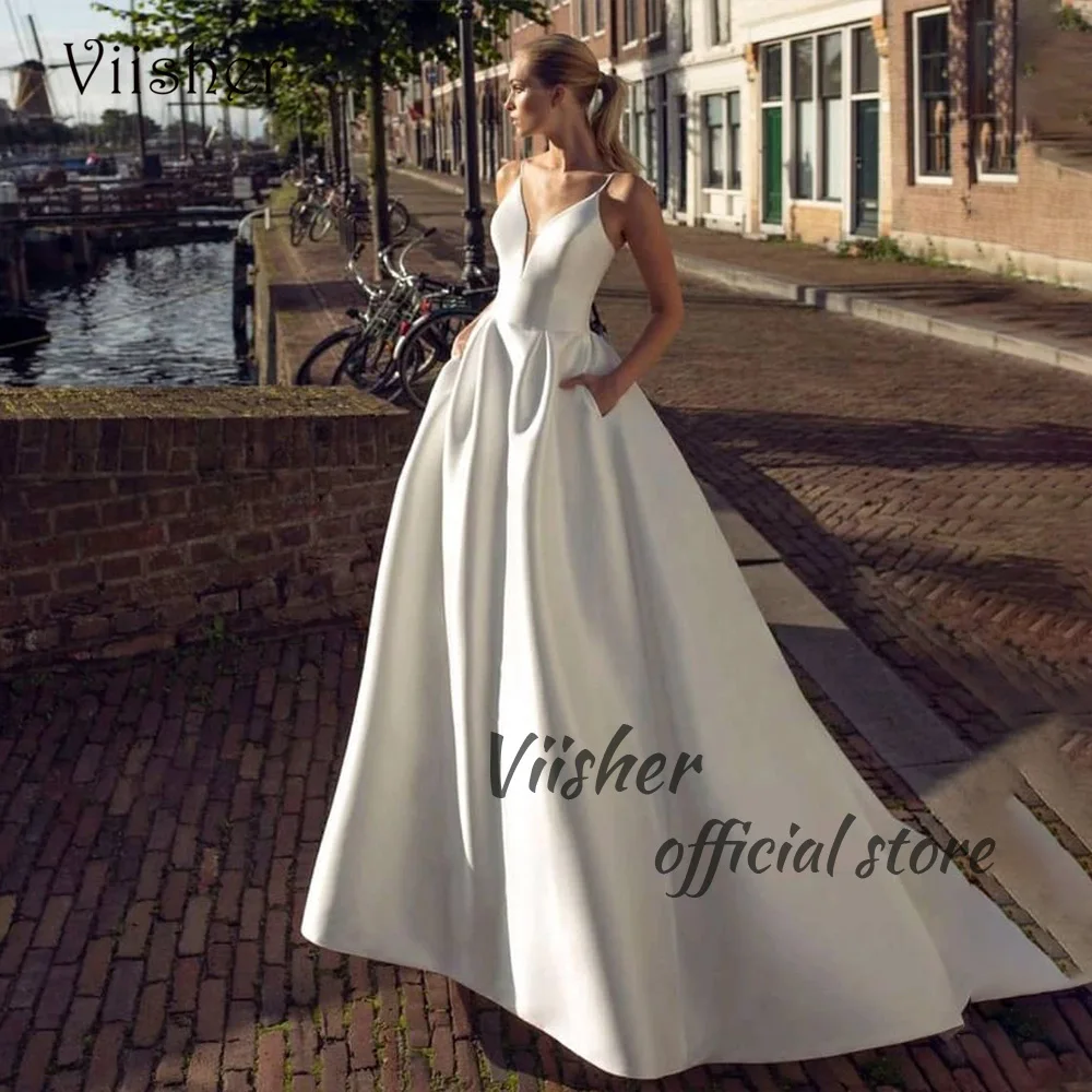 

Viisher White A Line Wedding Dresses Spaghetti Straps Mono Satin Long Princess Wedding Bridal Gowns with Pockets