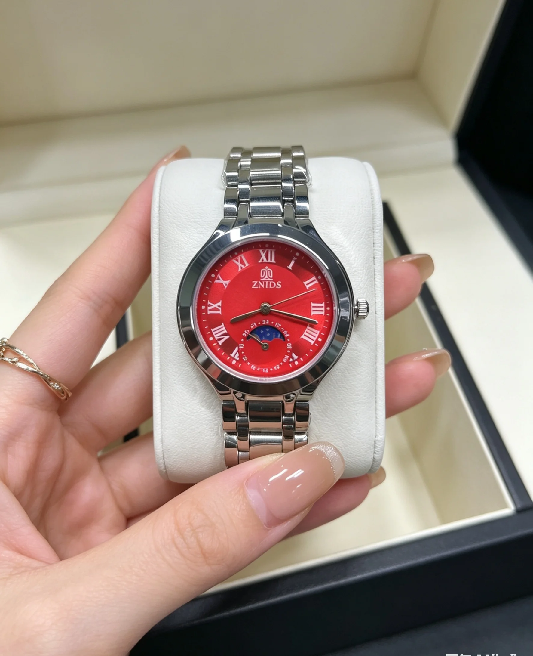 Elegant Women's Quartz Watch with Stainless Steel Strap, Moon Phase Design, Classic Roman Numerals, Waterproof Casual Fashion Dress Watch, Hot Sale
