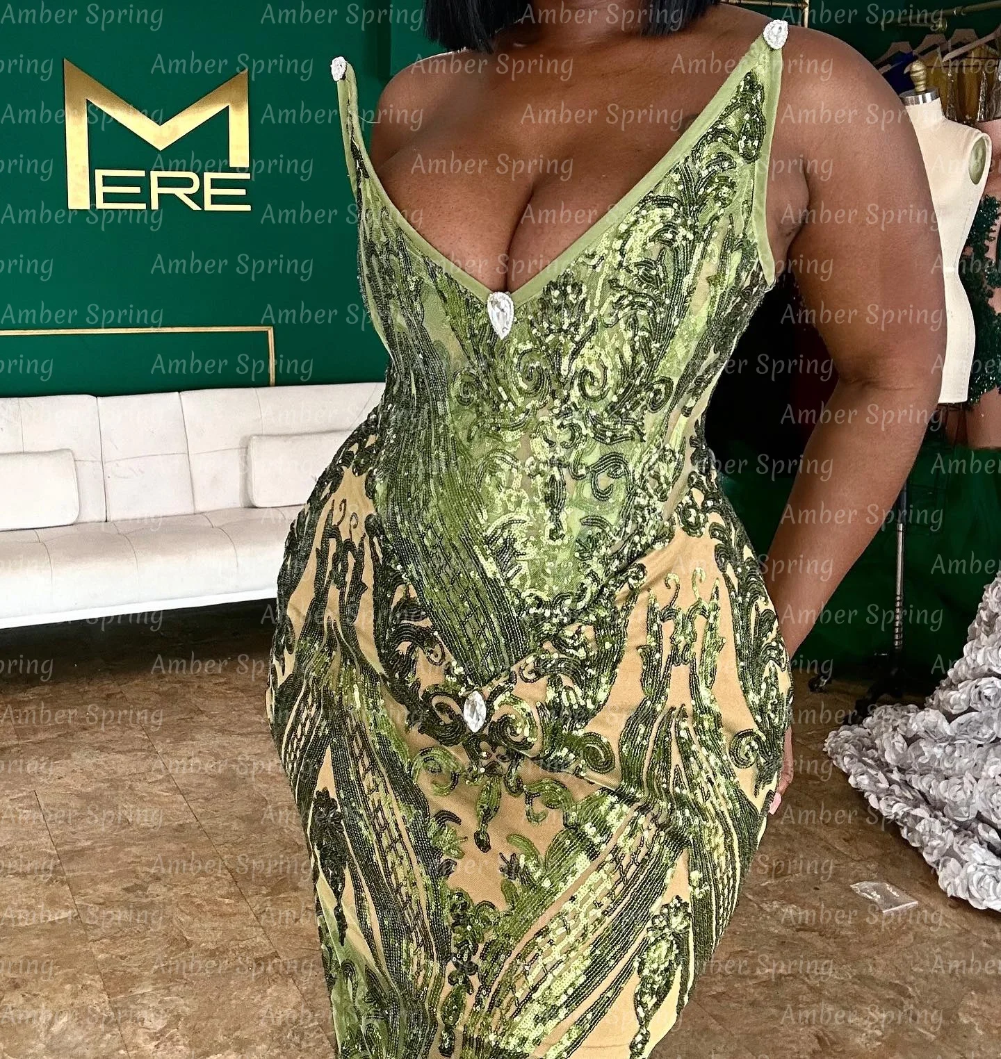 Newfashion 2026 Green Sequins Prom Dresses Deep V Neck Sleeveless Mermaid Formal Long Graduation Party Gowns Maxi Customized