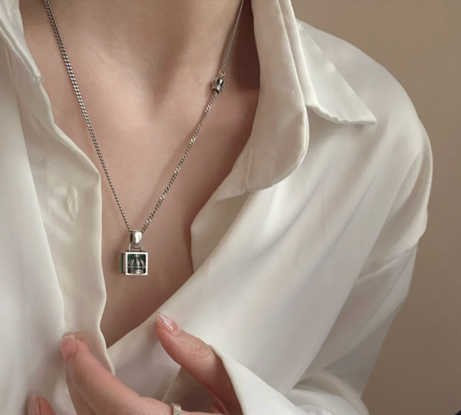 Simple silver plated emerald vintage crown double-sided Pendant Necklace for women Fashion Jewelry
