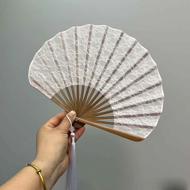 Éventail pliant en dentelle florale blanche, éventail à main en bambou naturel avec pompon, style chinois, accessoire photo de mariage, éventail portatif