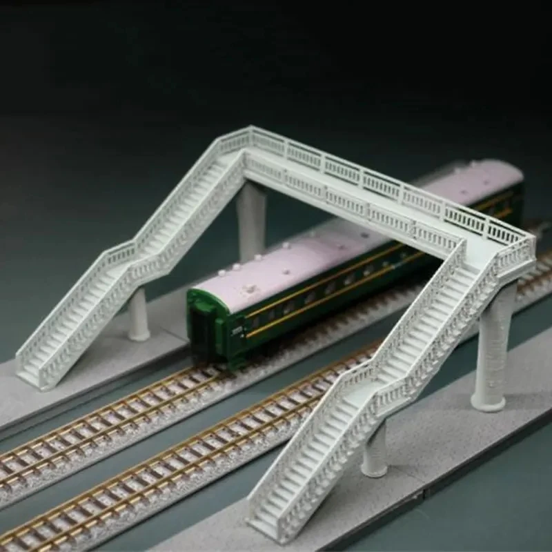 

Модель здания в масштабе 1/160 Н, модель пешеходного моста, Сборная модель, игрушки, модель поезда, расположение сцены, миниатюрный песочный стол, ландшафт