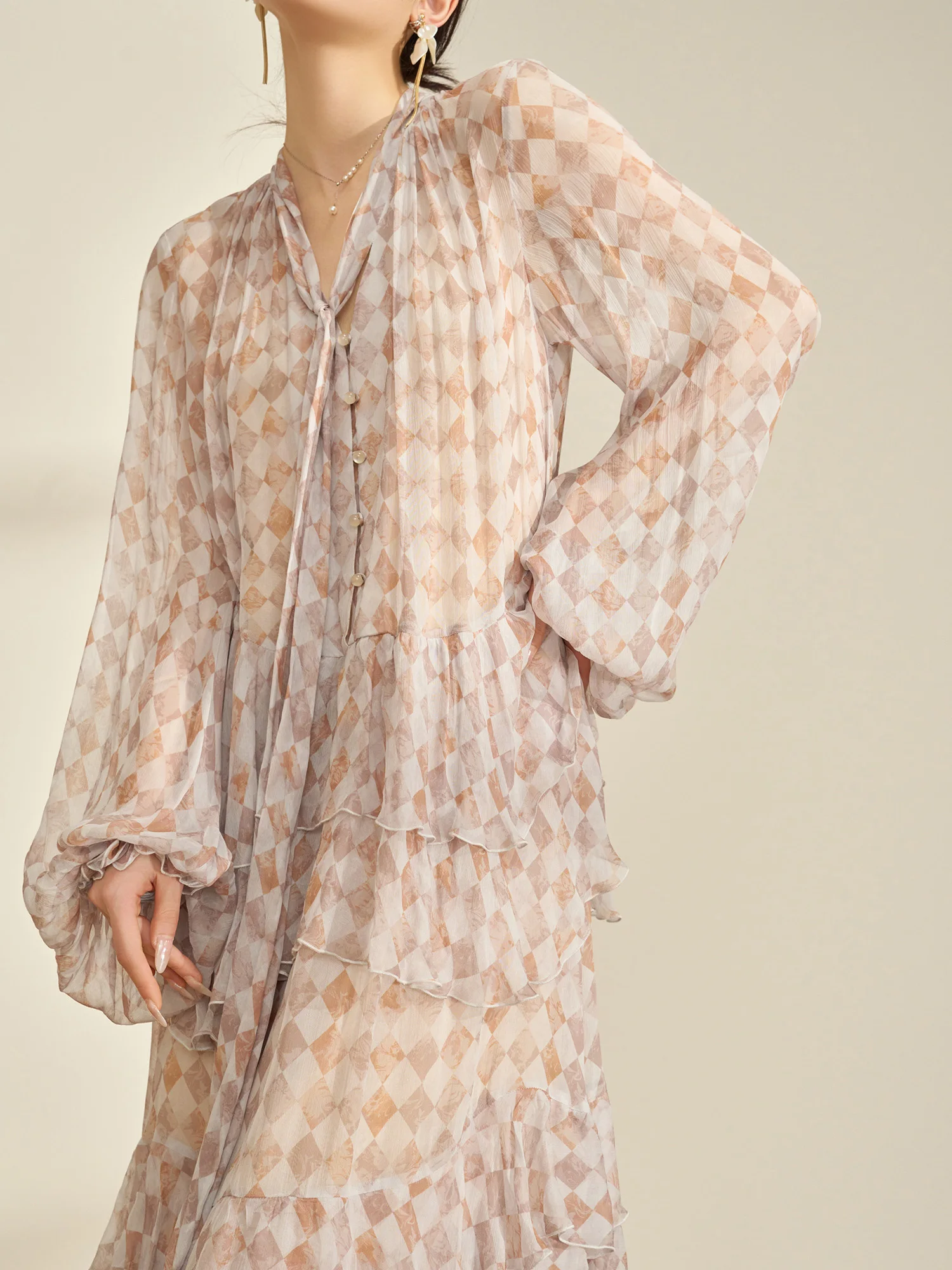 

Элегантное женское платье Flowing Era Spring с V-образным вырезом, длинное, с красивым цветочным принтом и рукавами-колокол, в художественном стиле, из полиэфирного волокна