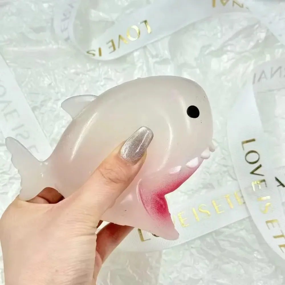 

Мягкие игрушки для сжимания акулы, меняющие цвет — очаровательные и новые средства для снятия стресса с веселой трансформацией цвета в солнечном свете