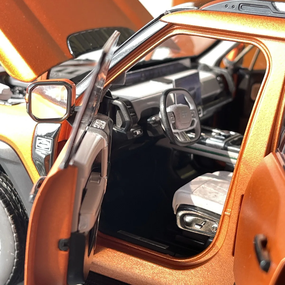 G700 ダイキャスト合金車モデル、奇瑞捷途 SUV モデル、コレクションディスプレイ、大人の男の子へのギフト、オレンジ、1:18