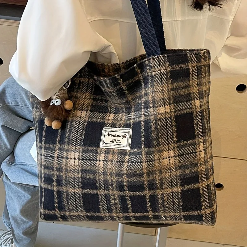 

Shoulder Strap Design, Elegant Handbag with Pendant, Checkered Shoulder Bag with Large Capacity Twill Fabric, College Style