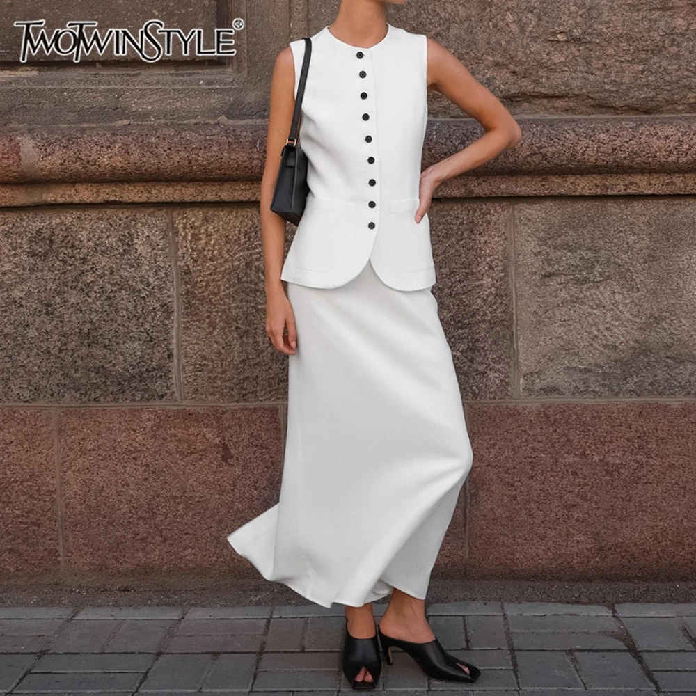 

TWOTWINSTYLE Белый повседневный комплект из двух предметов для женщин, жилет с круглым вырезом и однобортной прямой юбкой с высокой талией и разрезом, женский костюм