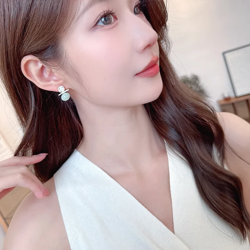 

New fashionable and high-end earrings, cat's eye stones, round and square, exquisite and niche, French minimalist stud earrings