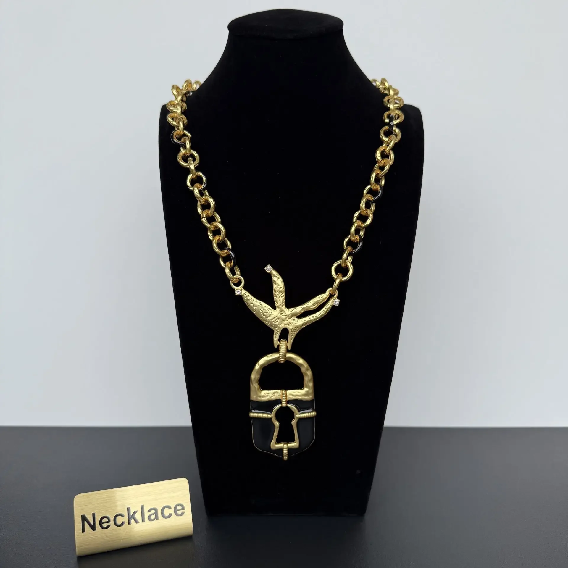 

European and American Fashion Trends Niche Design Abstract Punk Style Keyhole Pendant Necklace