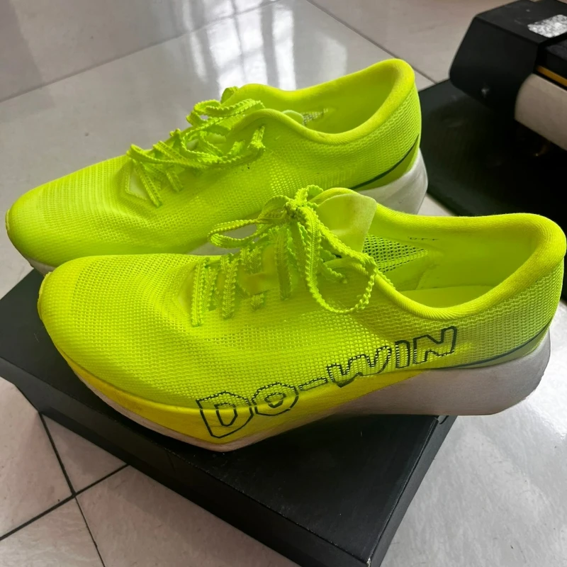 

Summer Super Light Running Shoes Unisex Carbon Plate Sock Sneakers Jogging Shoes For Men Women Luxury Brand Gym Shoe