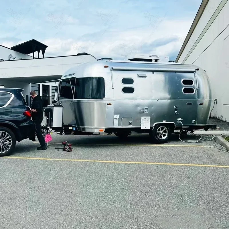 Spring camper outdoor classic feelings Qingfeng RV leisure viewing B & B car camping aluminum house