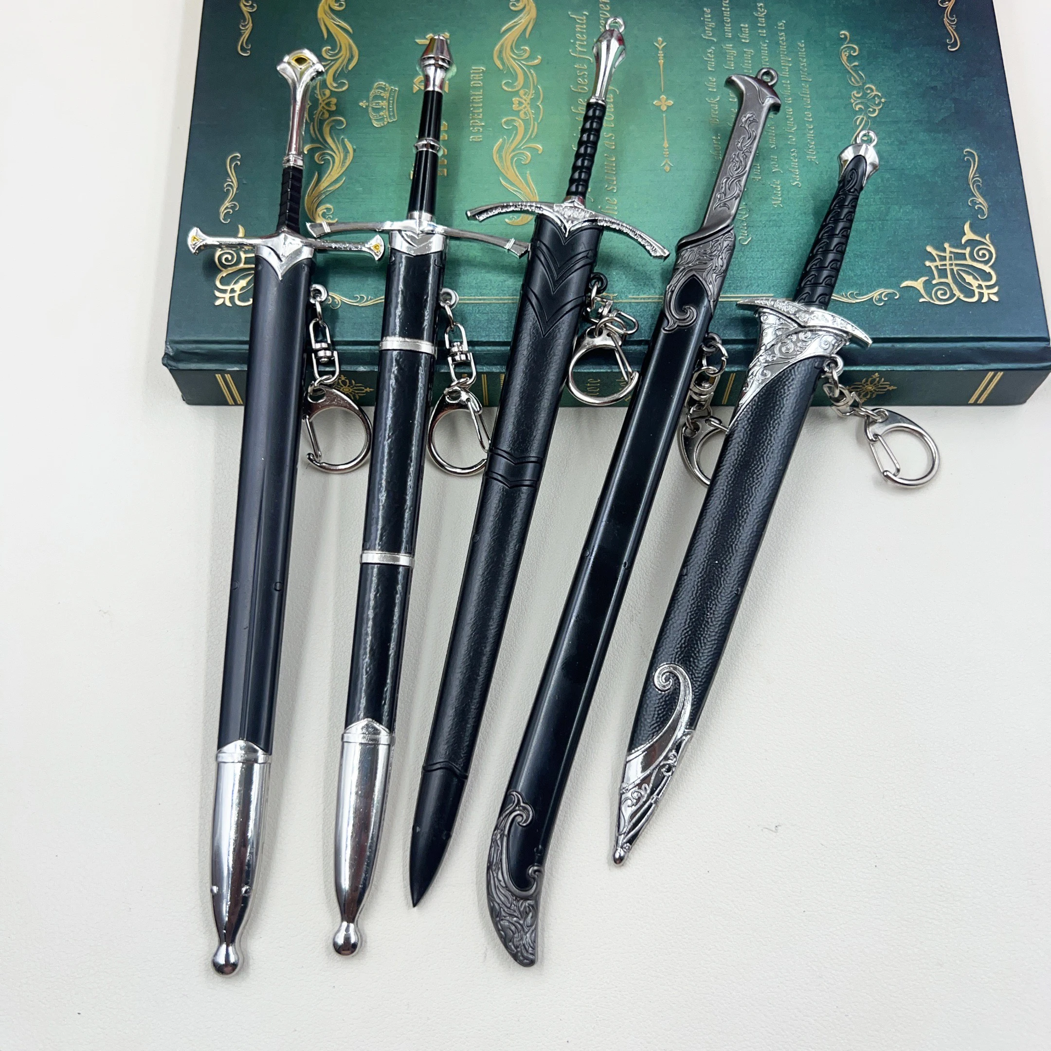 22cm Narthil Aragorn II Sword Keychain Middle-earth Elves Anduril Glamdring LoTR Sting Sword Metal Model Key Ring for Fans Gifts