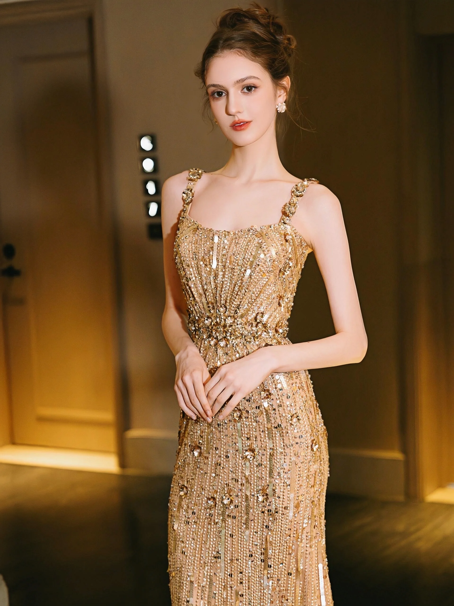 Vestidos dorados de celebridades, lentejuelas brillantes, diamantes de imitación, sirena, tirantes finos, banquete, fiesta de aniversario, vestidos