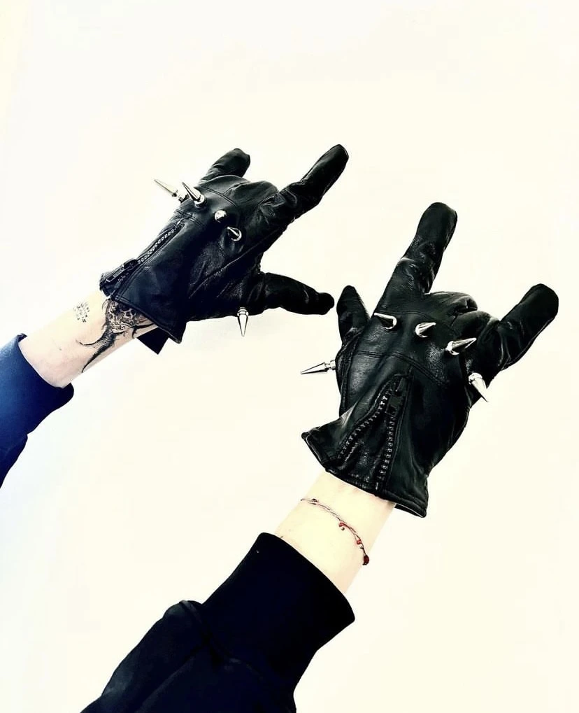 Kim Krueger Punk Style Motorcycle Riding Gloves Heavy Duty Rivets Sheep Leather Middle Thickness Unisex Commuting Gloves