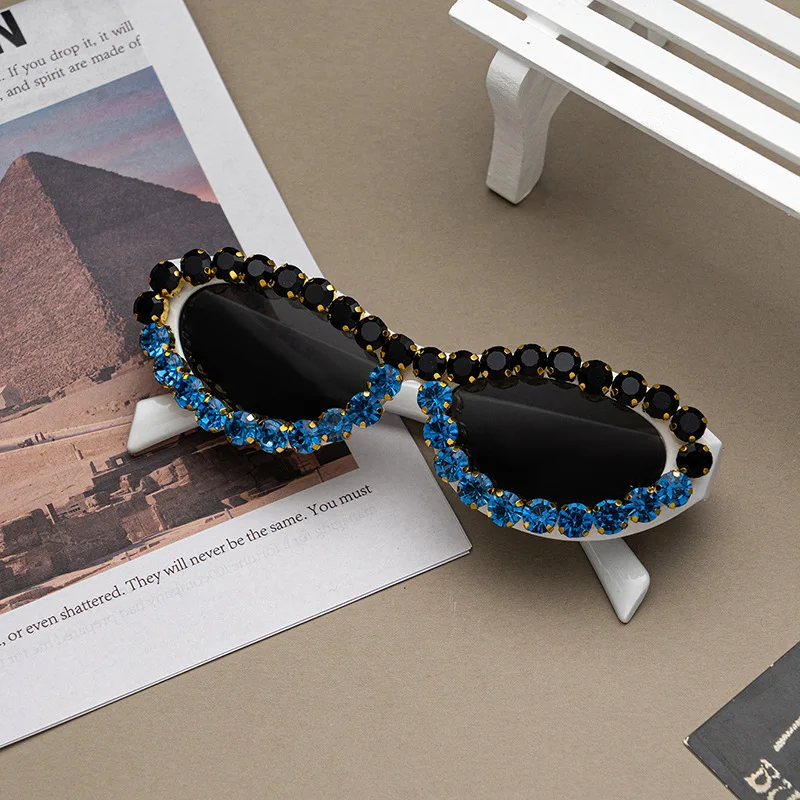 KLASSNUM Rhinestone Edged Glitter Sunglasses Women Retro Cat  display picture 3