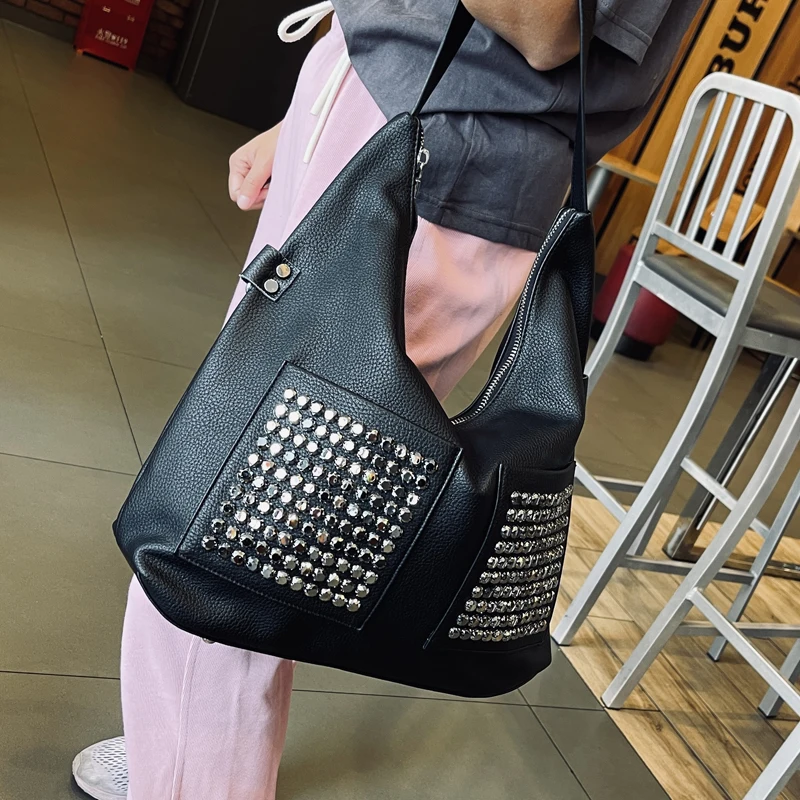 Europe And The United States Fashion High-grade Riveted Women's Bag High-quality Leather Simple Large Capacity Shoulder Bag Tide