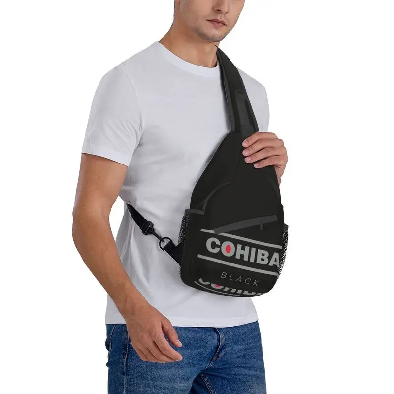 Charutos cubanos Cohiba logotipo mochila crossbody sling para homens, saco de ombro legal para acampar, ciclismo