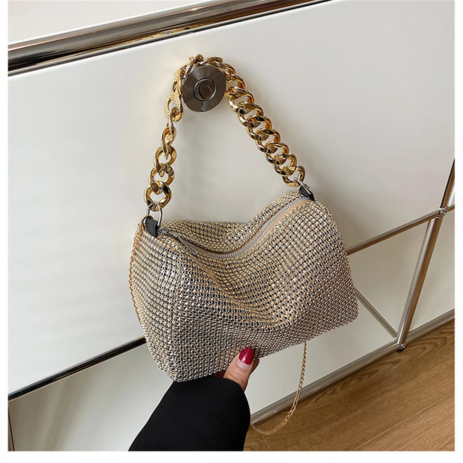 1pcs New Portable Fashion Women\'S Crossbody Bag With Bright Diamonds And Metal Chains Pu Material For Dinner Parties Everyday