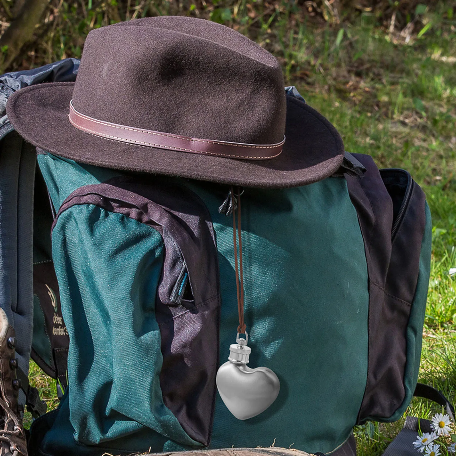 

2Pcs Heart Shaped Hip Flask Stainless Steel Portable Wine Pot Leak Proof Small Liquor Flasks for Camping Hiking Outdoor Use