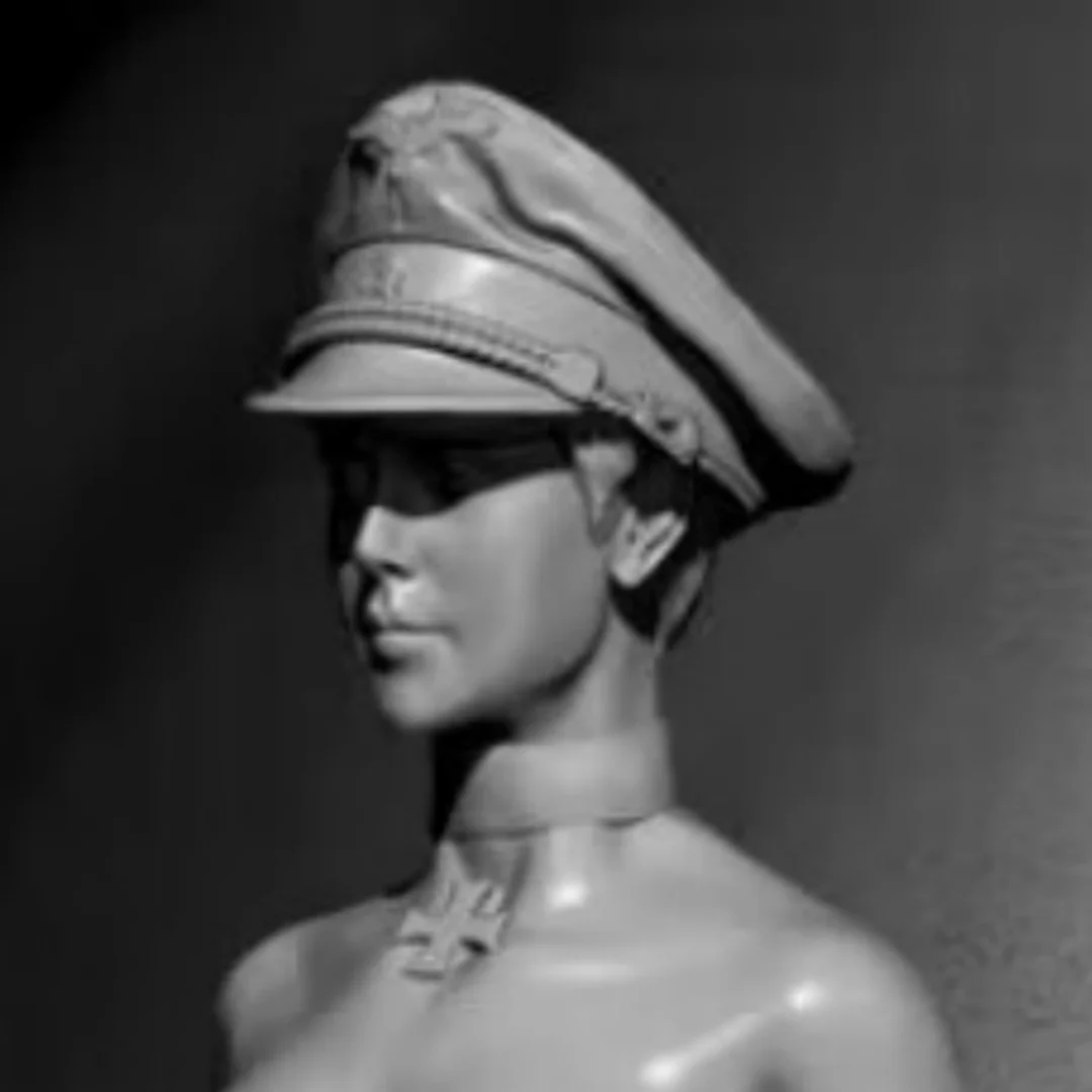 

1/35 scale Resin toys Model Assemble Kit Imperial Baby Resin Female Soldiers Unassembled and Unpainted Statue of figures