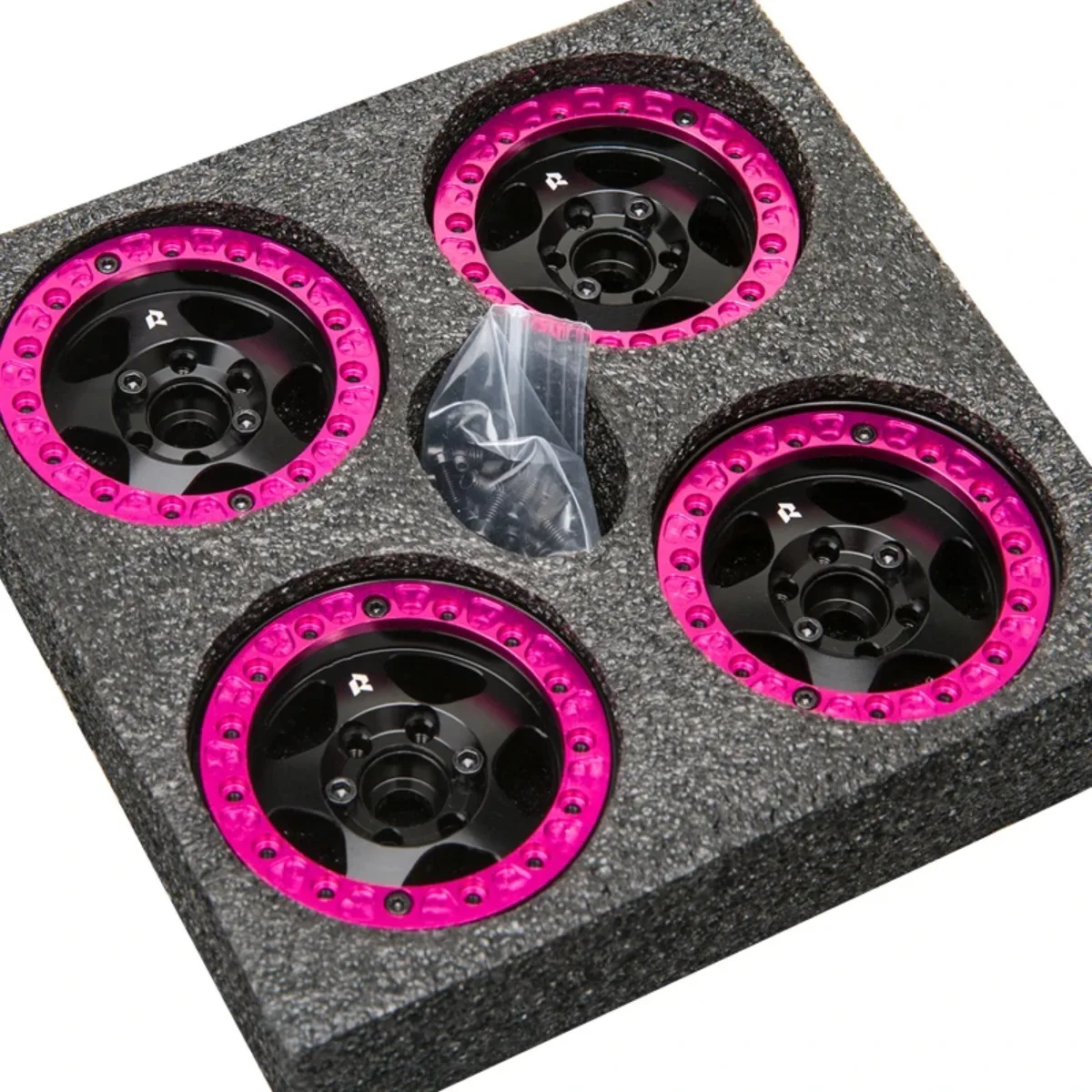 

Диски RhinoRC Pink 1.9" Beadlock, 24.5 мм, узкие, латунные и алюминиевые, 127 г, для радиоуправляемых краулеров 1/10 SCX10 TRX4 VS4-10 Gen8