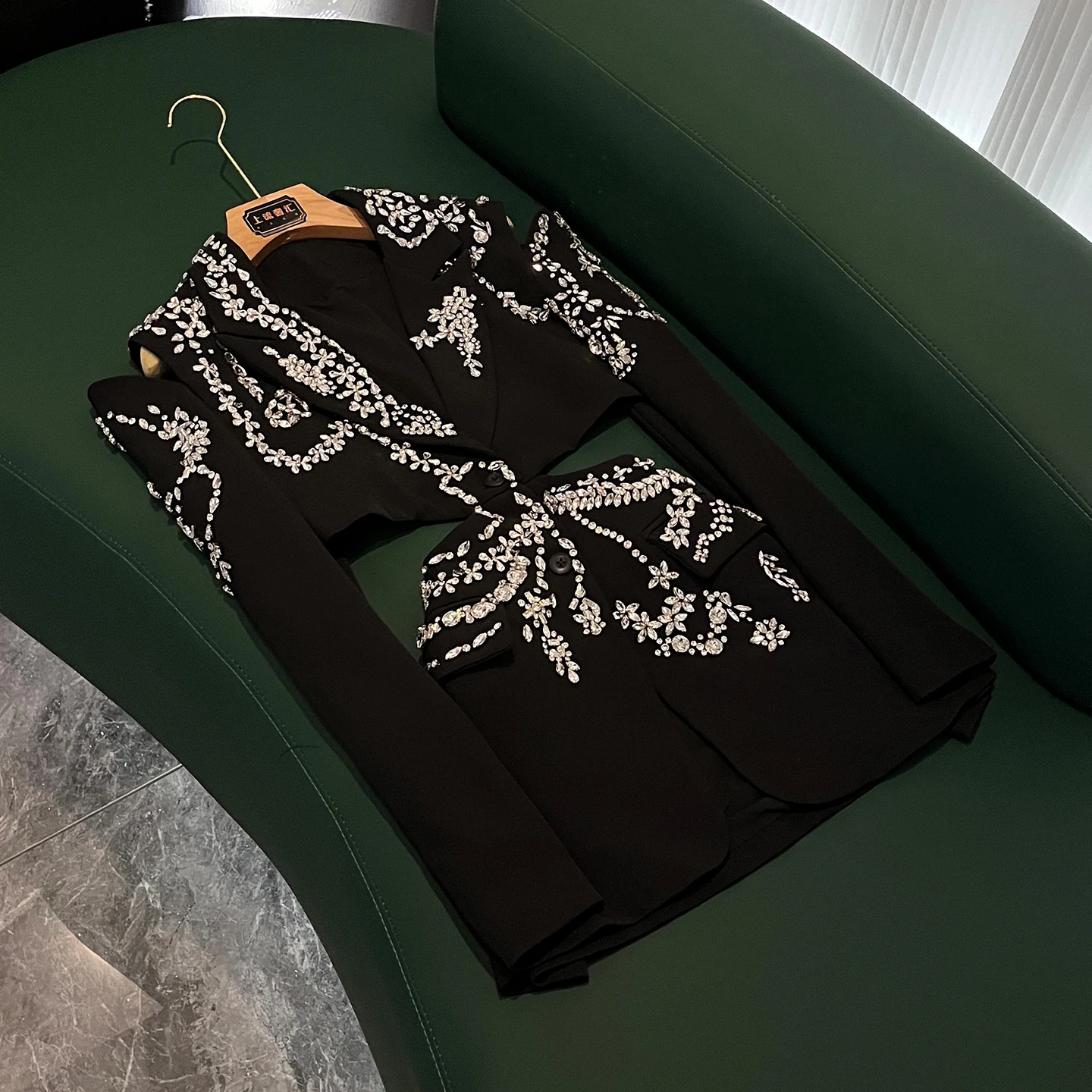 

Ele Heavy-Du Women's Jaet Winter New Drill Bead Embellied Long Sve Waist-Cut out Suit Sexy Sle Commute Wind