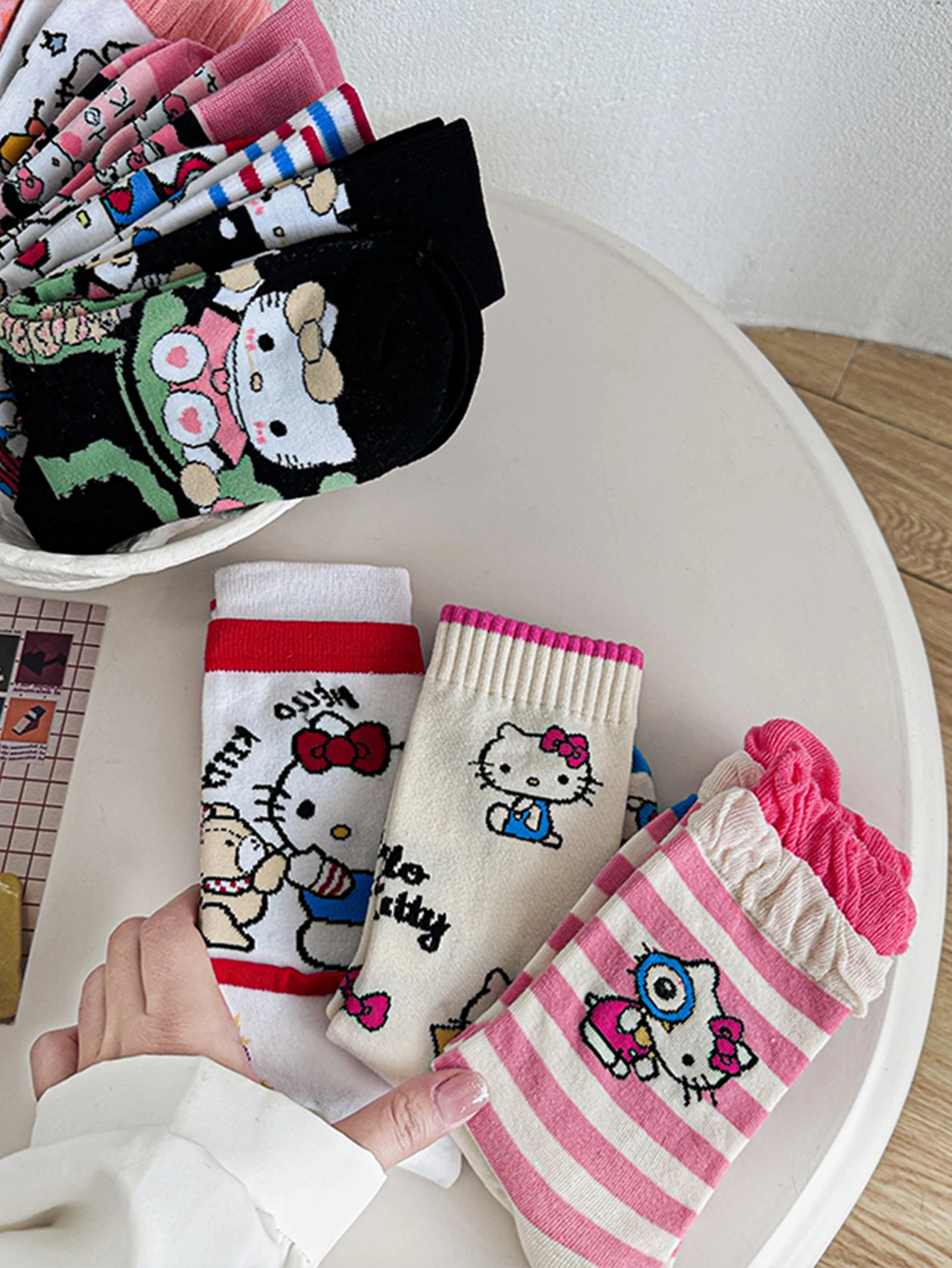 5/10/15 paia di miniso casuali Nuovo modello sanrio Cartoon hello Kitty Calzini a metà polpaccio da donna comodi e traspiranti