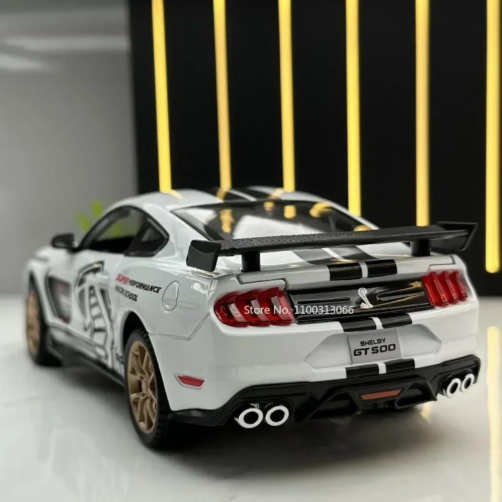 Modèle de voiture Mustang Shelby GT500 en alliage moulé sous pression, jouet de voiture de sport, simulation de son et de lumière avec nervures, véhicule arrière, cadeaux pour enfants, 1/24