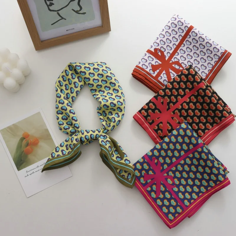 New Fashion Cool Contrast Love Small Square Towel Cute Spliced Sweet Cool 2025 New Thin Silk Scarf Scarf Headcloth Headband