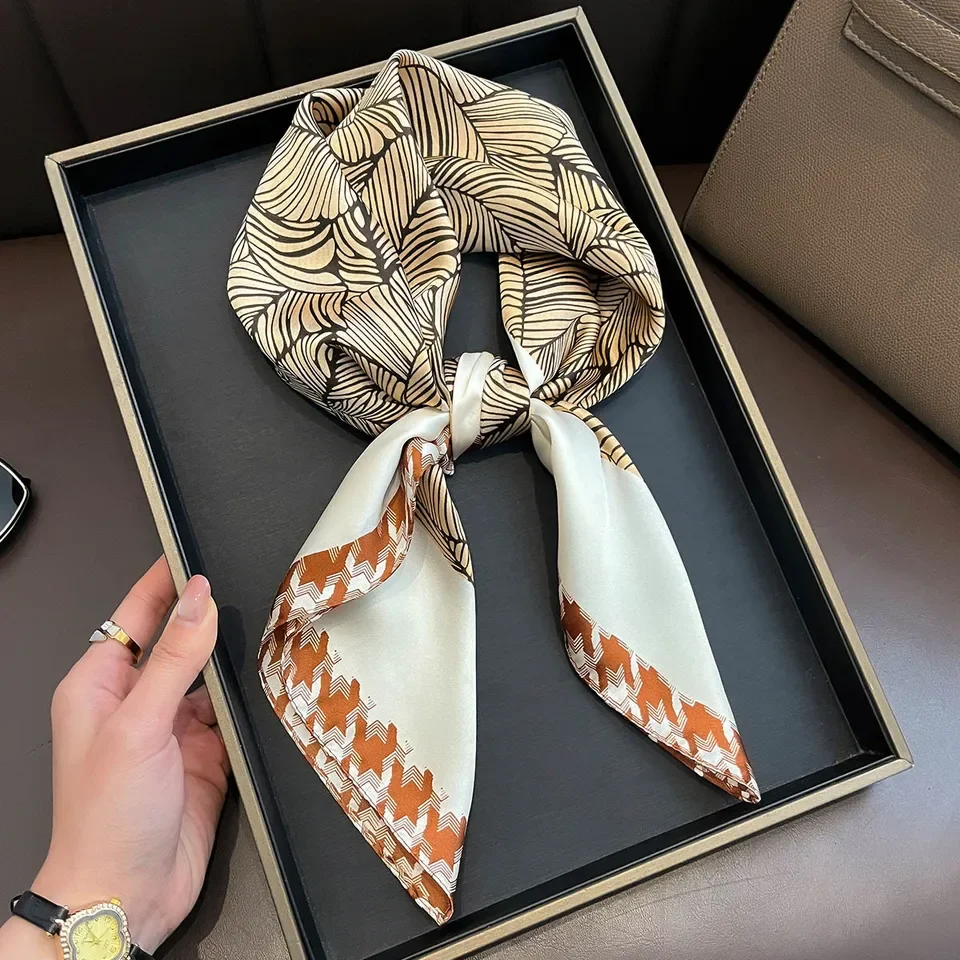 격자무늬 잎 프린트 새틴 스퀘어 스카프 부드럽고 가벼운 여성용 패션 액세서리 머리 목 숄 우아한 머리 스카프
