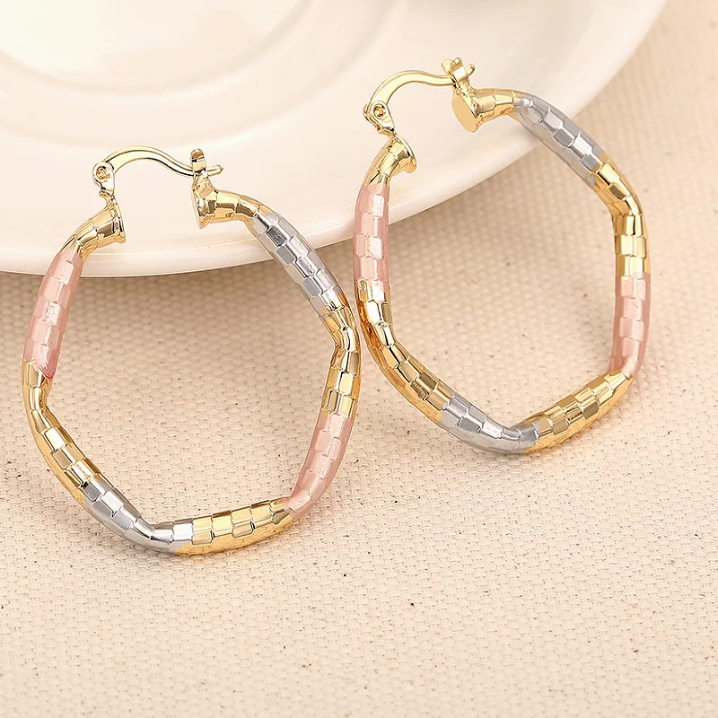 Huitan Metall-Creolen für Damen, dreifarbig, Kreis-Stil, Hochzeit, Party, Alltag, Urlaub, trendige Luxus-Accessoires, Schmuck, Geschenk