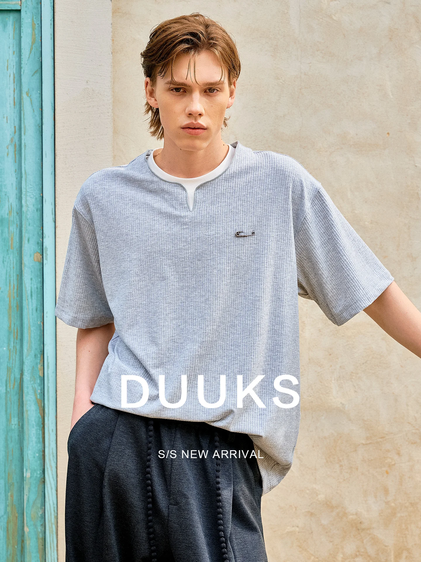 DUUKS Men's Textured Fake Two-Piece V-Neck Short Sleeve T-Shirt Casual Lightweight Half Sleeve Summer Top Comfortable Fit