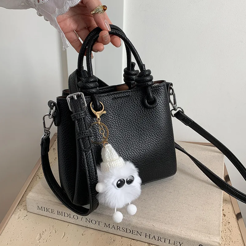 

New Bucket Bag Women's Fashion Niche Portable Shoulder Messenger Bag Simple Texture