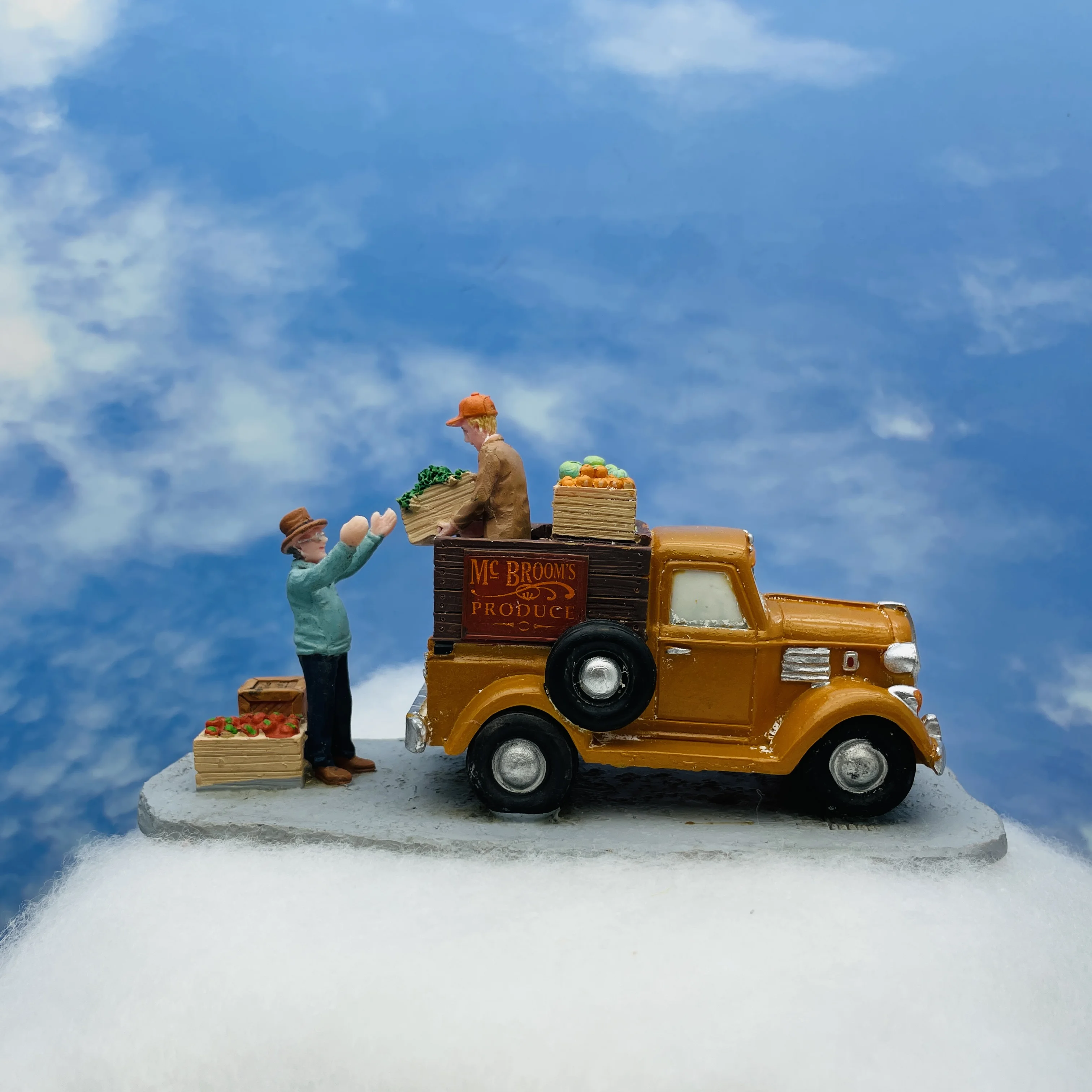 Retro Farm Delivery Truck Miniature Scene Ornament for Sand Table, Desk, Home Decor
