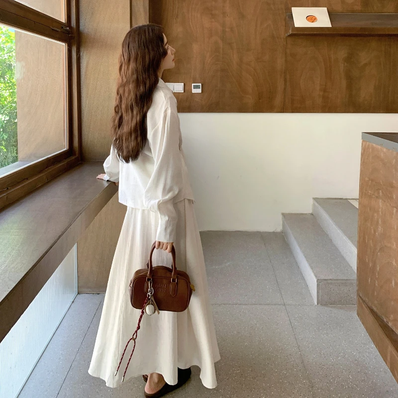 النمط الفرنسي الأنيق قطعتين مجموعة المرأة خريف 2025 جديد ثلاثي الأبعاد زهرة تصميم تحسس أعلى + الرجعية نصف تنورة