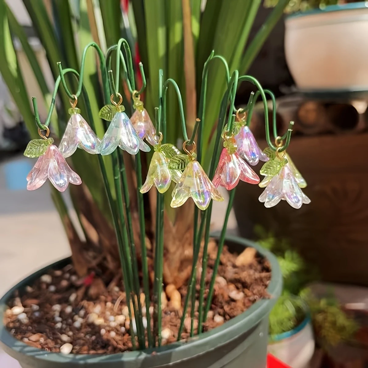 10 peças de estacas decorativas para jardim com pingente de lírio, adequadas para plantas em vasos e decoração de paisagens com vasos de flores ao ar livre.