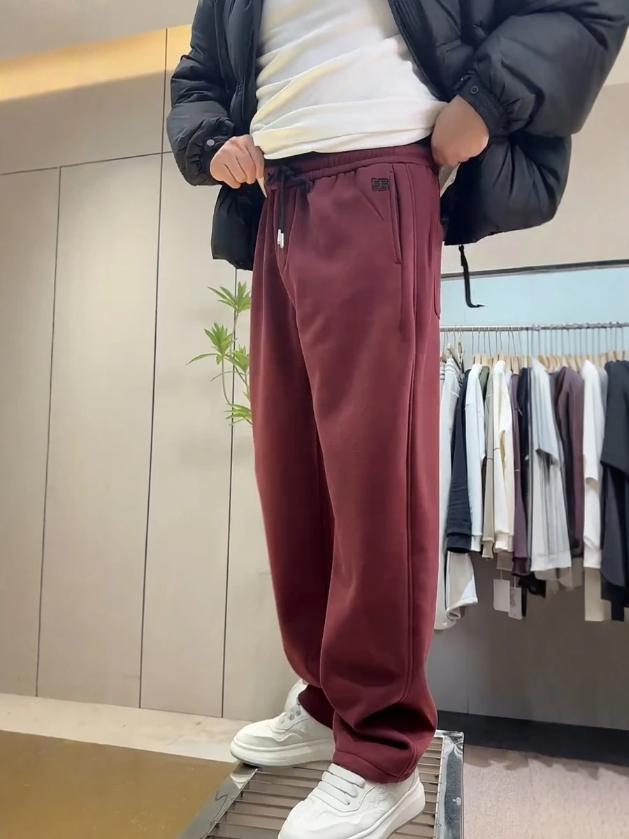 

Модные повседневные мужские брюки осенне-зимние, новые, с плоским низом, с маленьким логотипом, мужские джинсы, удобные, в уличном стиле