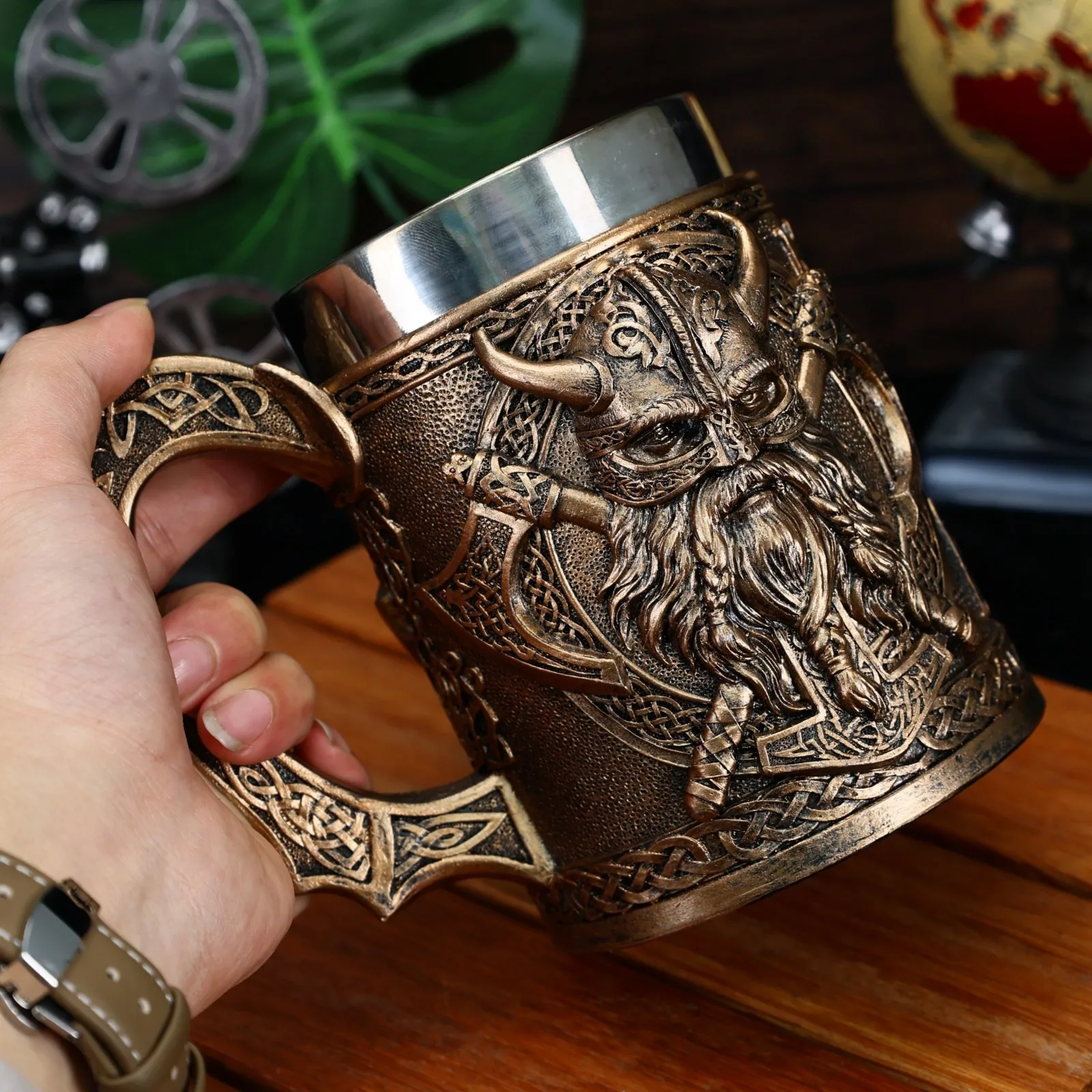 

Resin 3D embossed Viking beer mug Viking Vintage Coffee Cup With Stainless Steel Liner For Kitchen Home Bar Decoration
