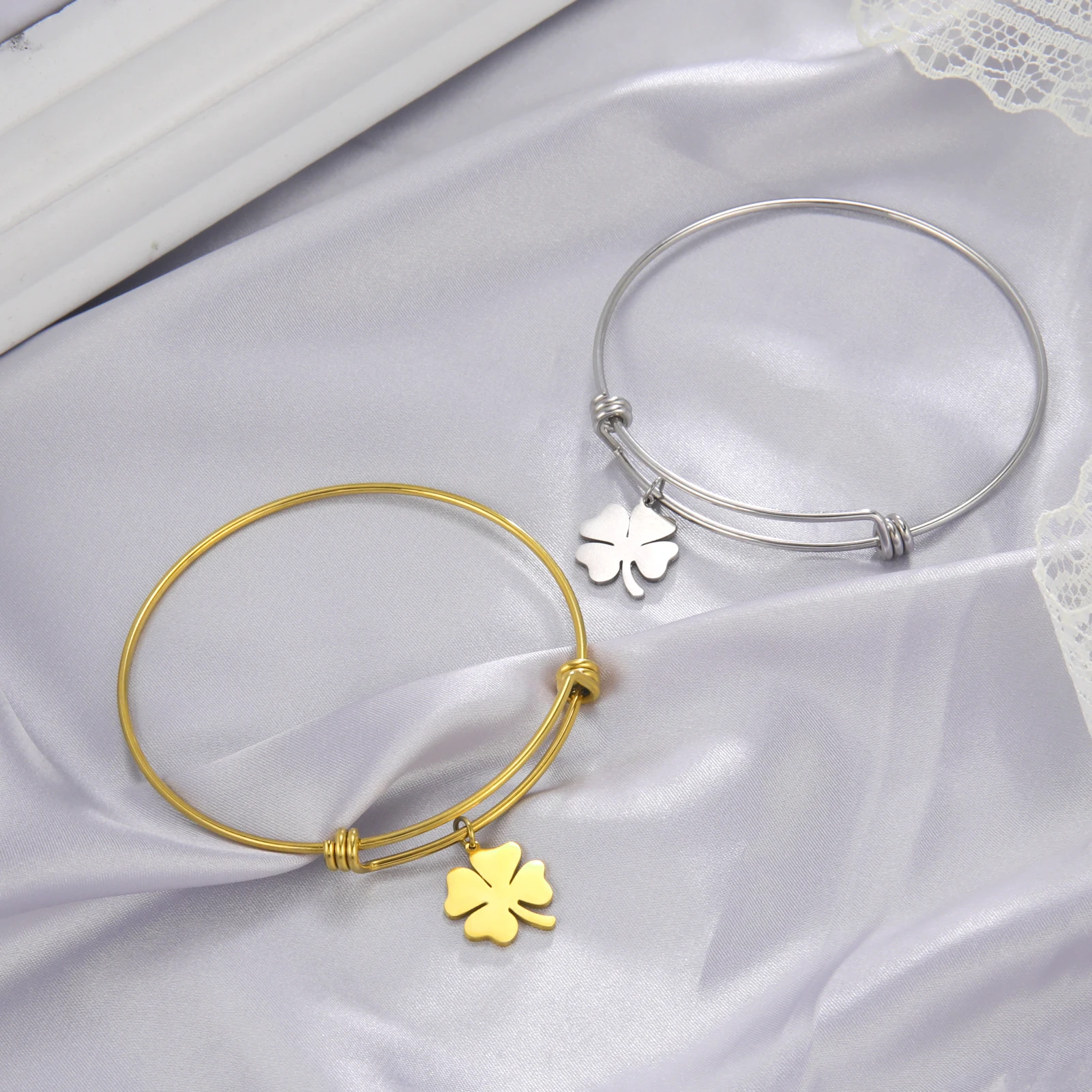 Teamer Four-leaf Clover Bangle for Women Gold Color Stainless Steel Adjustable Lucky Bracelet Fashion Jewelry Valentine Day Gift