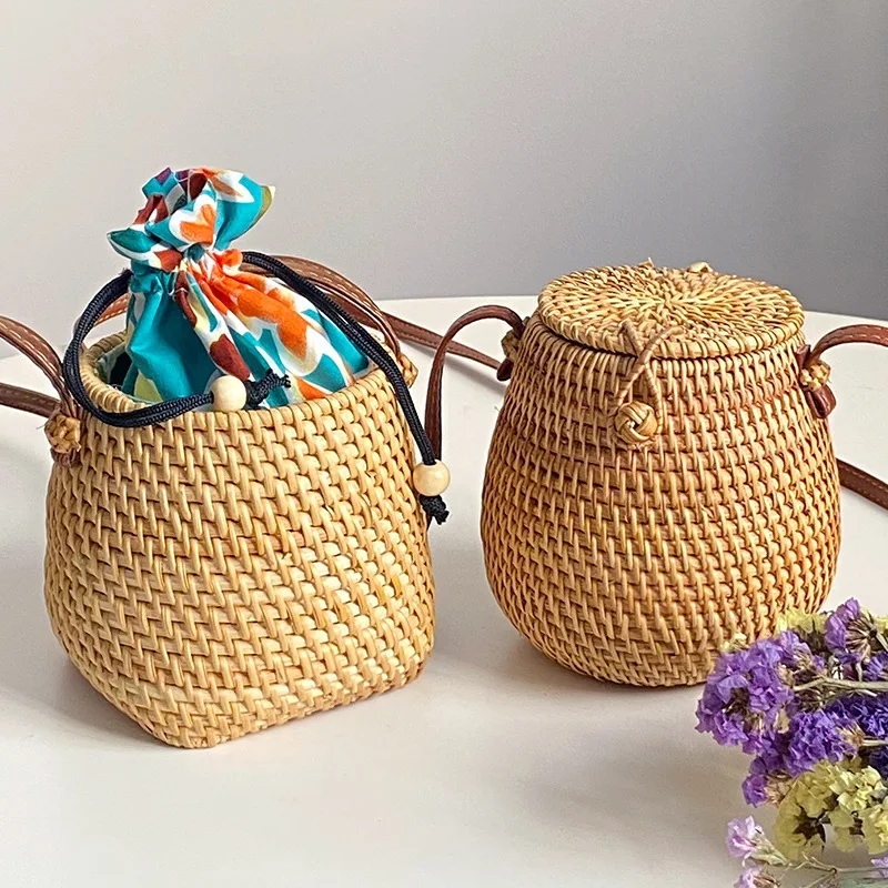 

Pure Handmade Rattan Basket Outing Picnic Basket, Hand-woven Storage Basket, White Rattan Storage Bag with White Lining