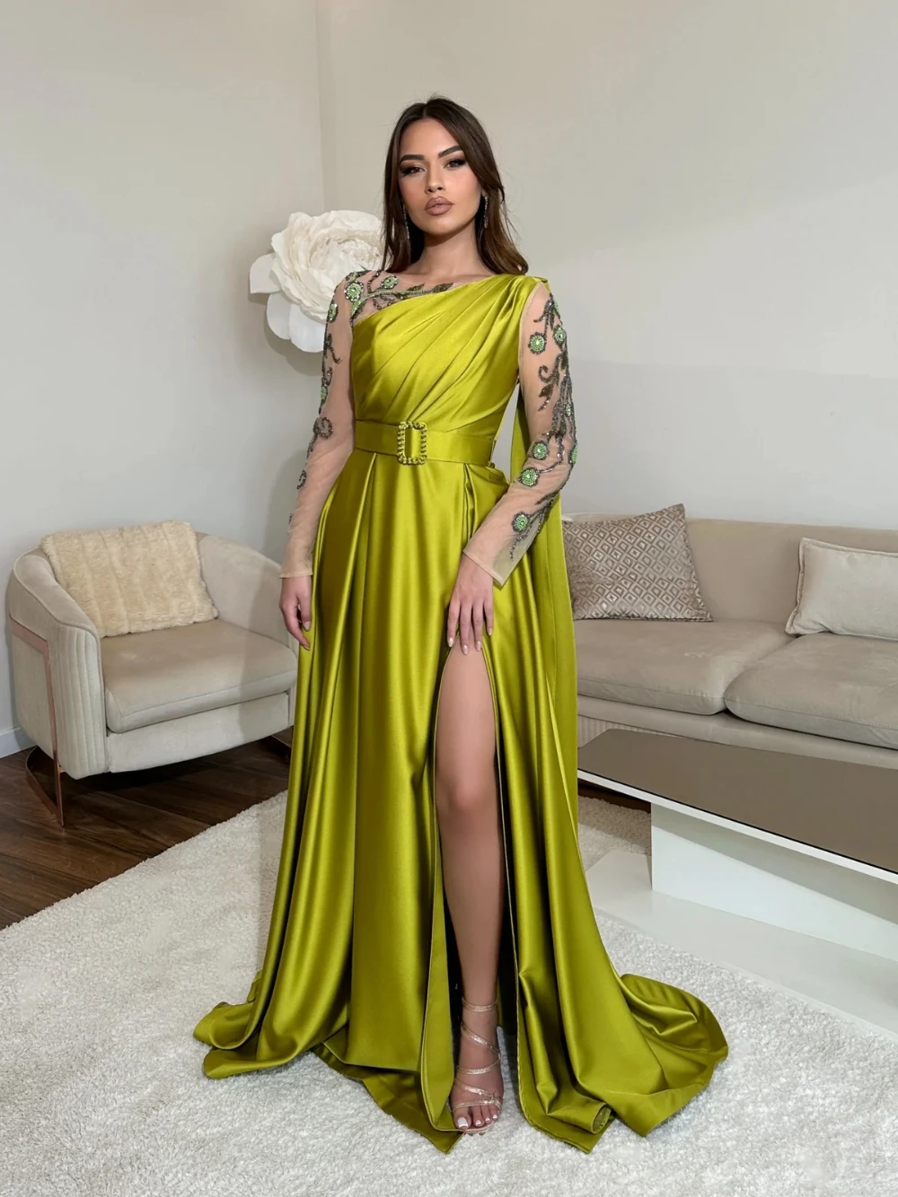 مطرز التطريز ألف خط مساء اللباس الوهم الأكمام مثير عالية الشق مخصص الحفلة الراقصة الرسمية مع الجانب الرأس ملابس شعبية