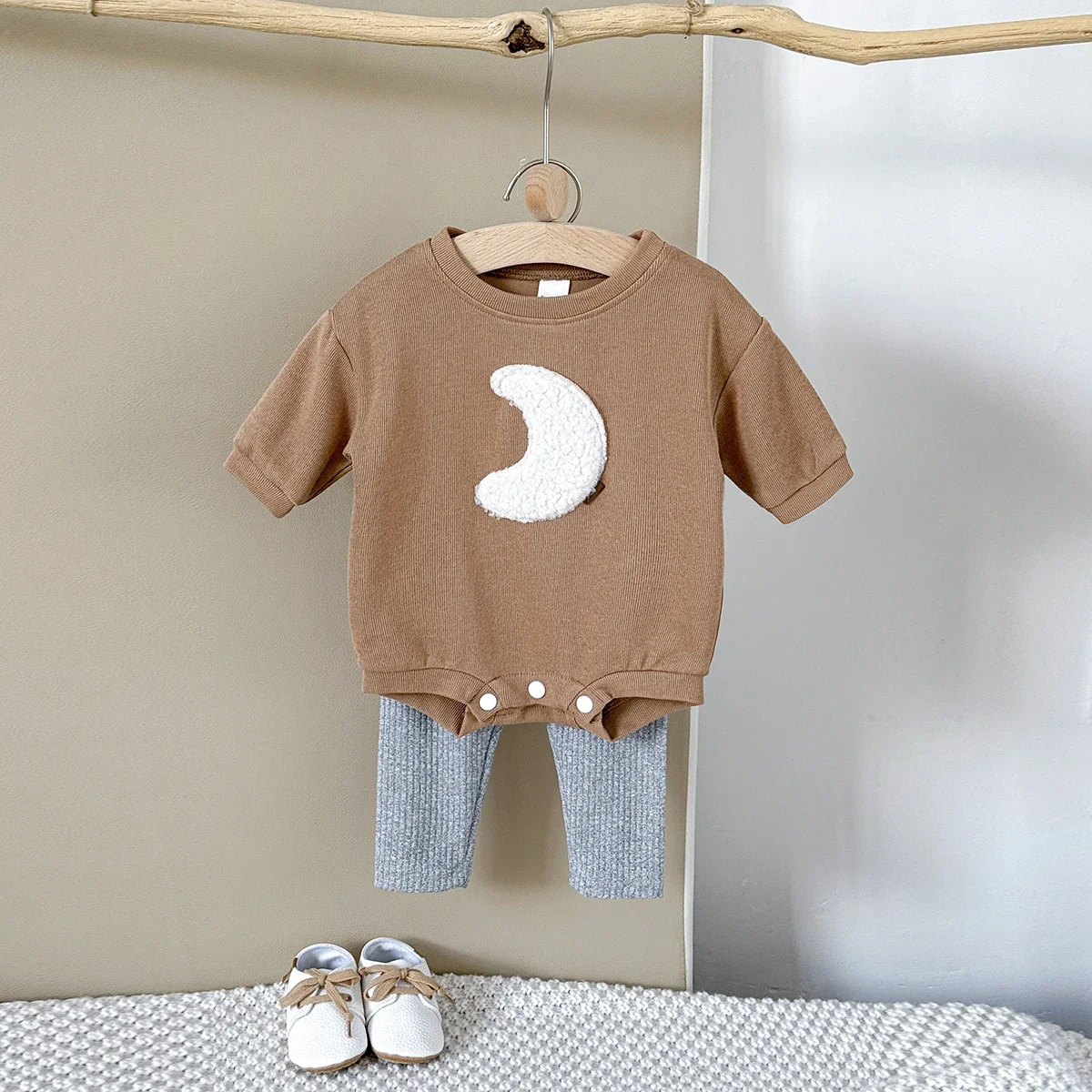 Baby 2Pcs Outfit Brown Ribbed Short Sleeve Bodysuit 3D Moon Applique Top + Grey Ribbed Leggings Unisex Clothes