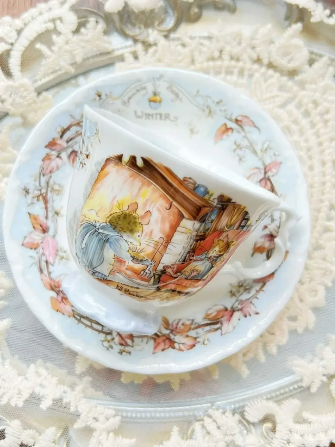 Luxury Bone China Mouse Moving Spring Summer Autumn and Winter Coffee Cup and Saucer Red Tea Cup Exquisite Plate Gift Box
